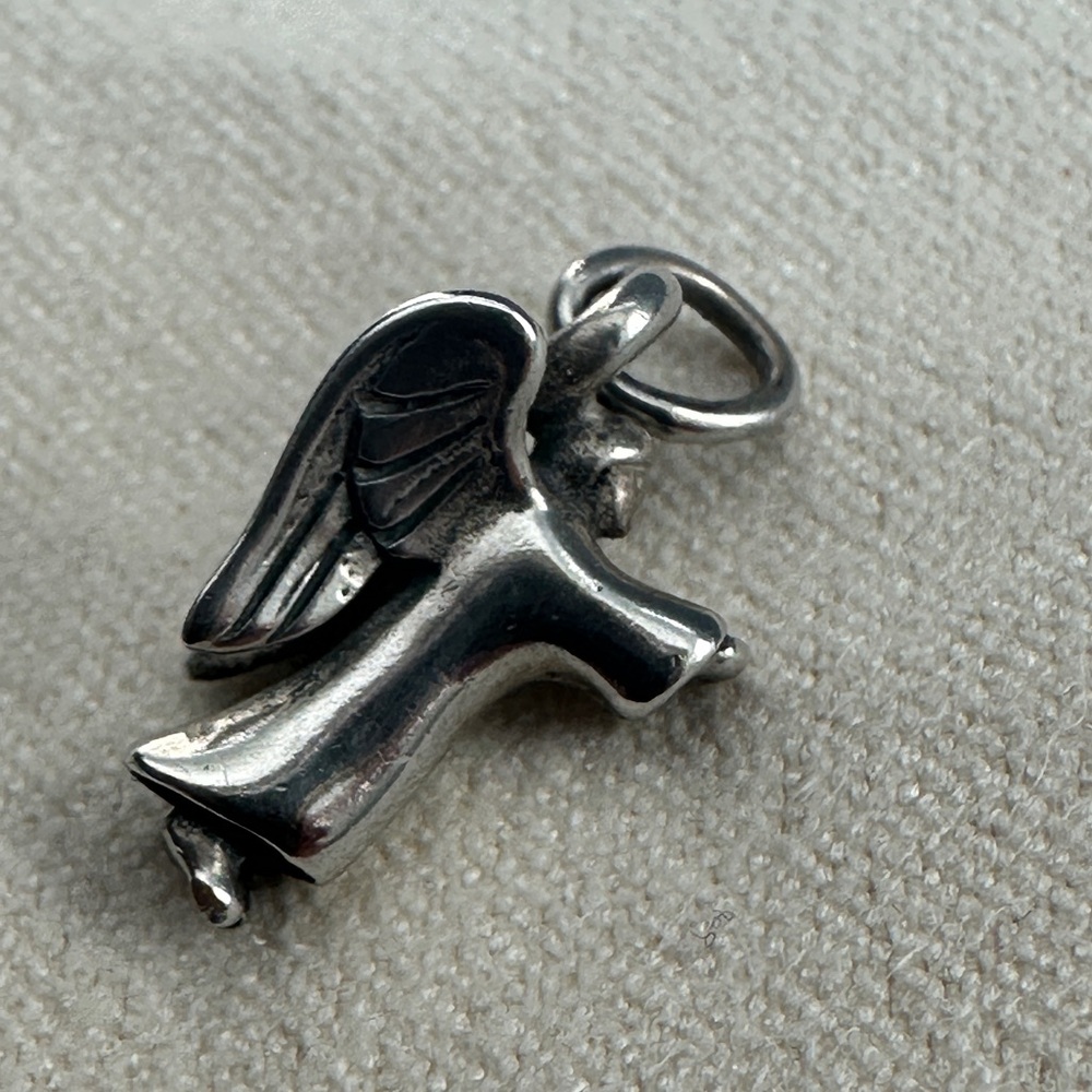 James Avery Retired Silver Praying Angel Charm - 3D detail